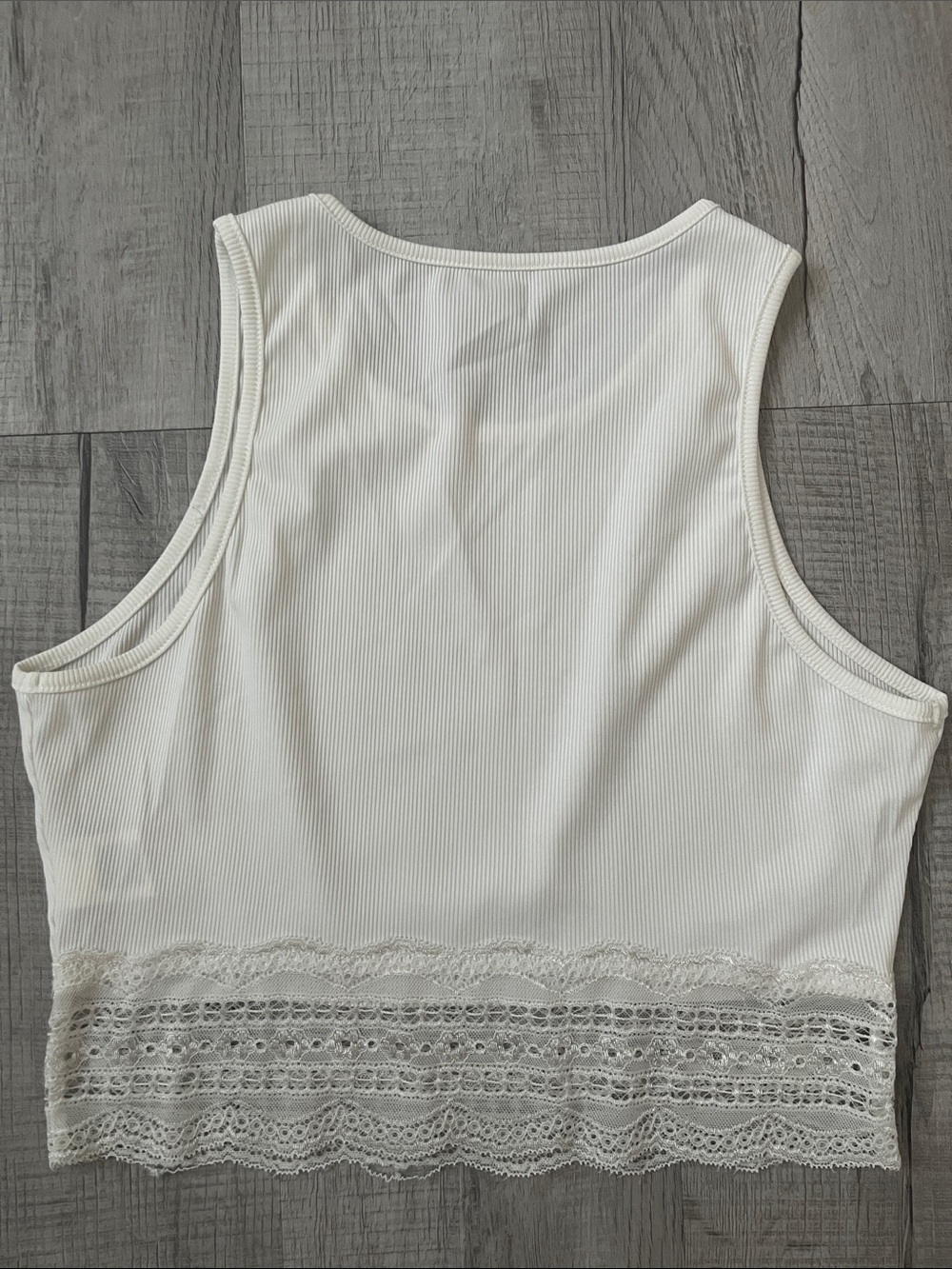Bundle of 2 SHEIN Black and White Lace-Hem Ribbed Crop Tank Tops - Picture 3 of 5
